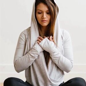 Zyia Active Yoga Shawl Medium Gray Hooded‎ Wrap Twist Crossover Top Athleisure